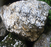 Камень белый мраморный валун 1200-2000 мм